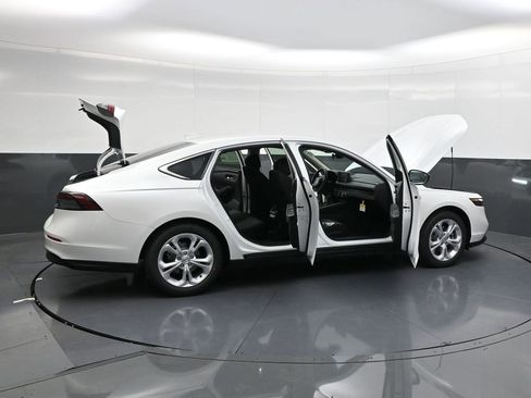 Used 2025 Honda Accord LX image 31