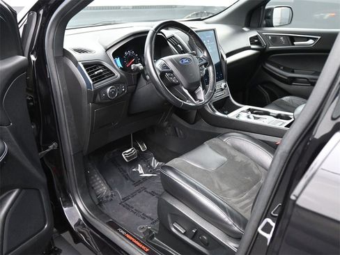 Used 2022 Ford Edge ST image 2