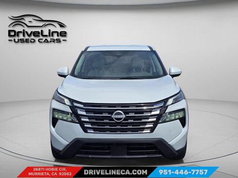 Used 2025 Nissan Rogue SV FWD image 2
