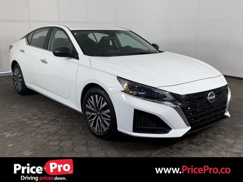 Used 2025 Nissan Altima 2.5 SV FWD image 1