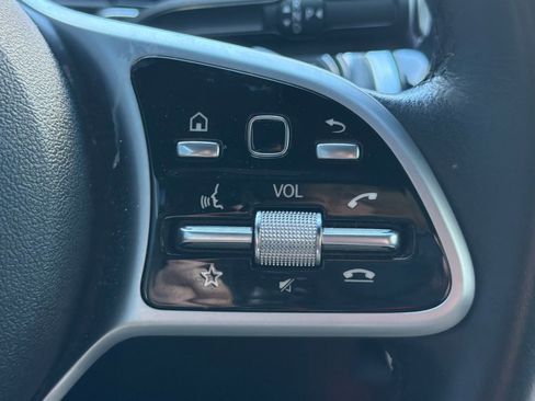 Used 2021 Mercedes-Benz GLB 250 250 image 31