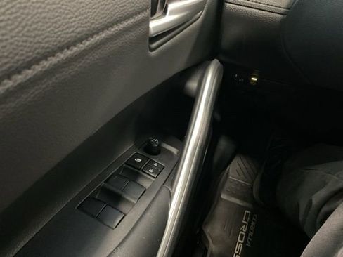 Used 2023 Toyota Corolla Cross XLE w/ Convenience Package image 17