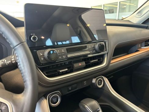 Used 2024 Toyota Grand Highlander AWD image 18