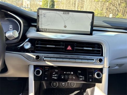 Used 2025 Genesis G70 2.5T image 17