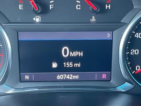 Used 2023 Chevrolet Traverse LT w/ Rear Camera Mirror Package image 23