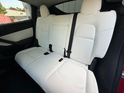 Used 2022 Tesla Model Y Long Range AWD/4WD image 17