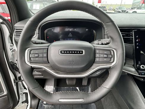 Used 2024 Jeep Wagoneer Series II w/ Flexible Seating Group RWD image 21
