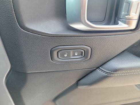 Used 2020 Jeep Wrangler Unlimited Sahara AWD/4WD image 20