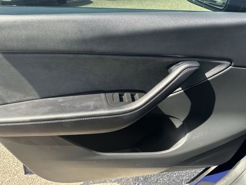 Used 2022 Tesla Model Y Long Range AWD/4WD image 30
