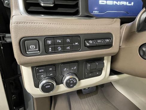Used 2024 GMC Yukon Denali w/ Advanced Technology Package AWD/4WD image 16