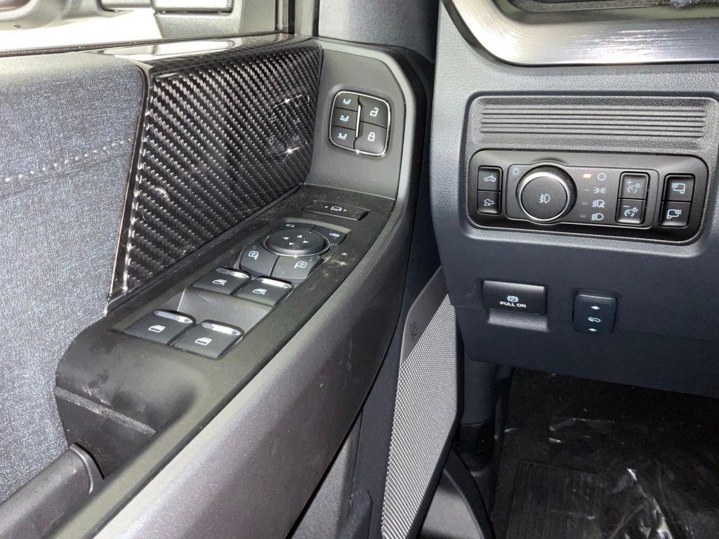 New 2026 Ford F250 Lariat w/ Black Appearance Package AWD/4WD image 21