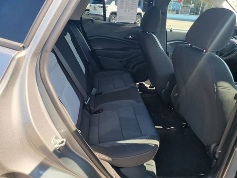 Used 2024 Chevrolet Trax LS w/ Driver Confidence Package FWD image 5