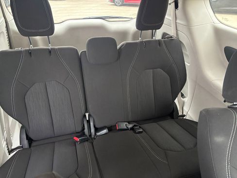 Used 2023 Chrysler Voyager LX image 31