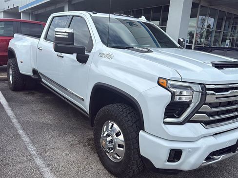 Used 2026 Chevrolet Silverado 3500 High Country w/ High Country Premium Package AWD/4WD image 1