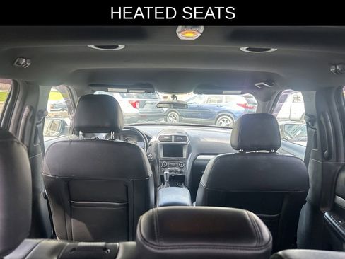 Used 2017 Ford Explorer XLT w/ Equipment Group 202A AWD/4WD image 8