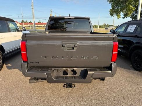 Used 2024 Toyota Tacoma TRD Off-Road w/ TRD Off Road Upgrade Package AWD/4WD image 5
