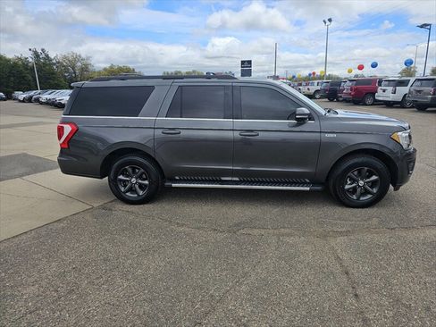 Used 2018 Ford Expedition Max XLT w/ Equipment Group 202A AWD/4WD image 8