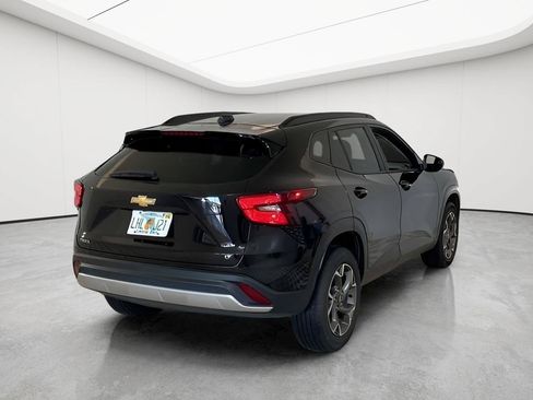Used 2025 Chevrolet Trax LT FWD image 20