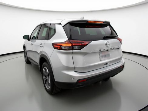 Used 2025 Nissan Rogue SV image 6