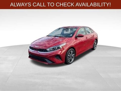 Used 2023 Kia Forte LXS image 3