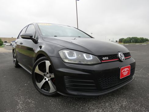 Used 2015 Volkswagen GTI SE FWD image 2