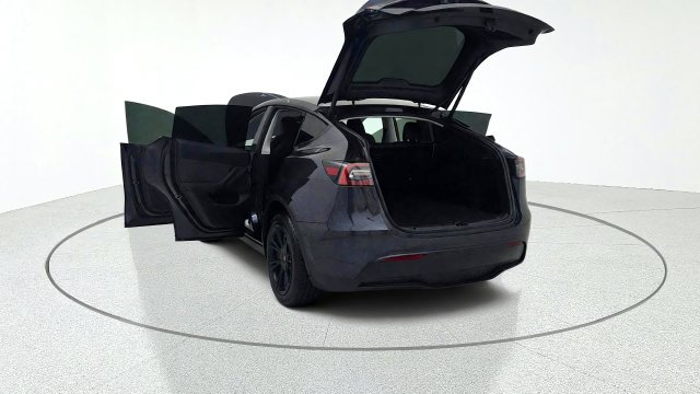 Used 2024 Tesla Model Y 2WD image 16