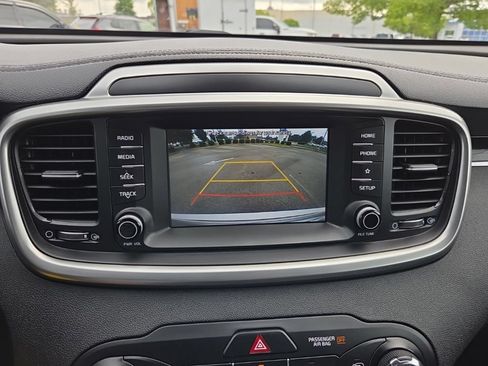 Used 2019 Kia Sorento L FWD image 27