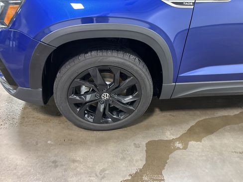 Certified 2022 Volkswagen Taos SE image 9