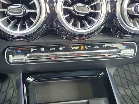 Used 2023 Mercedes-Benz GLB 250 image 19