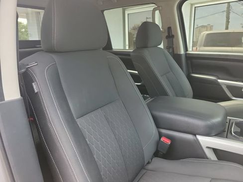 Used 2019 Nissan Titan SV w/ SV Convenience Package RWD image 29