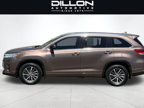 Used 2018 Toyota Highlander XLE AWD/4WD image 7
