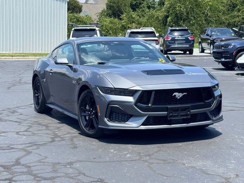 Used 2025 Ford Mustang GT RWD image 1