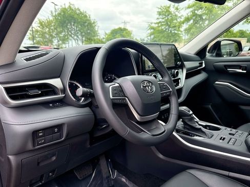 Used 2026 Toyota Highlander XLE AWD/4WD image 19
