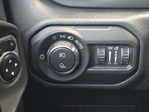 Used 2021 Jeep Gladiator Willys image 30