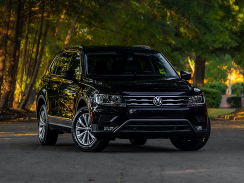 Used 2018 Volkswagen Tiguan SE FWD image 1