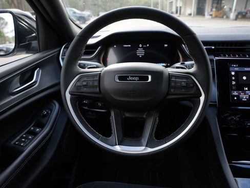 Used 2023 Jeep Grand Cherokee L Altitude image 7