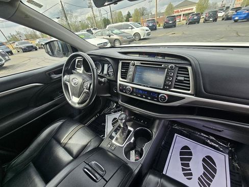 Used 2017 Toyota Highlander SE image 56