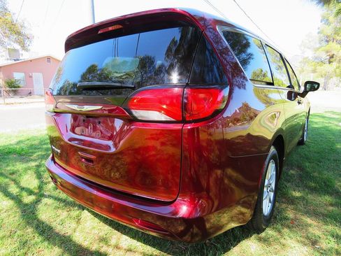 Used 2021 Chrysler Voyager LX image 7