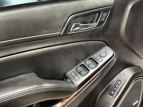 Used 2016 GMC Yukon XL SLT w/ Open Road Package AWD/4WD image 14
