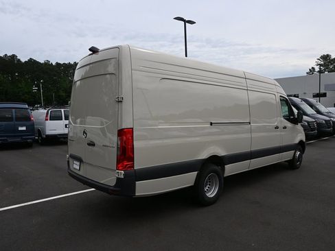 Used 2025 Mercedes-Benz Sprinter 3500 image 23