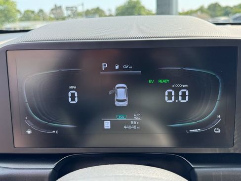 Used 2024 Kia Niro LX FWD image 21