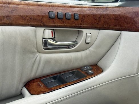 Used 2005 Lexus LS 430 w/ Ultra Luxury Pkg RWD image 13