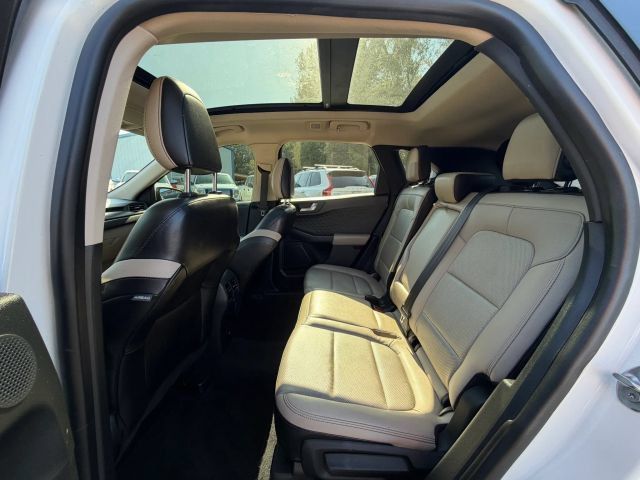 Used 2020 Ford Escape Titanium w/ Titanium Premium Package 2.0 AWD/4WD image 9
