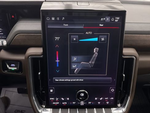 Used 2025 GMC Yukon Denali Ultimate AWD/4WD image 46