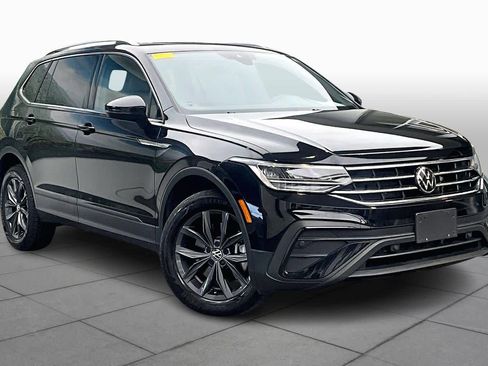 Used 2022 Volkswagen Tiguan SE image 3