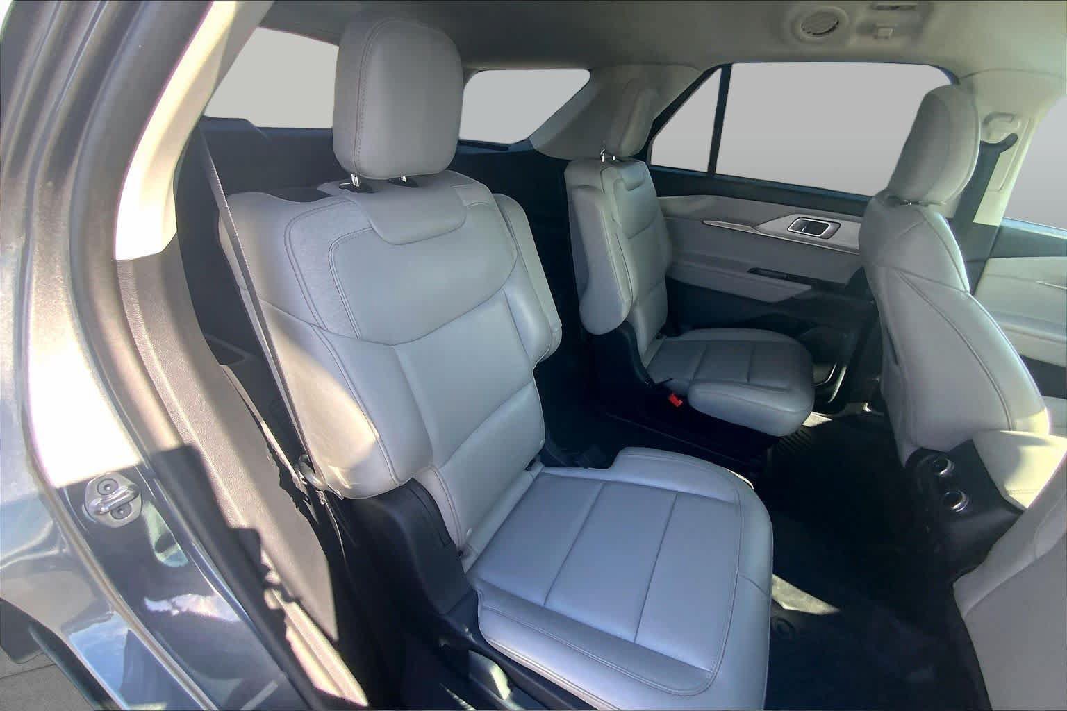 Certified 2025 Ford Explorer Active w/ Active Comfort Package RWD image 20
