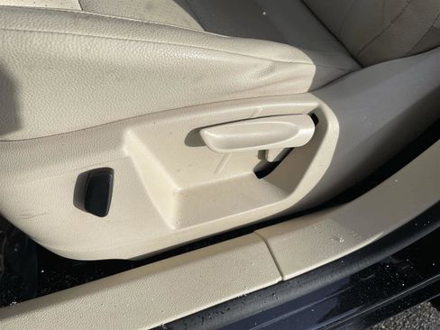 Used 2017 Volkswagen Tiguan S image 14