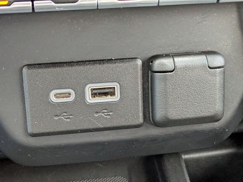 Used 2021 Chevrolet Silverado 1500 High Country image 24