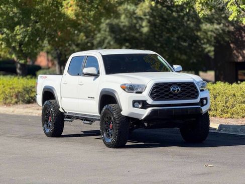 Used 2021 Toyota Tacoma TRD Off-Road image 3