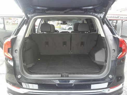 Used 2024 GMC Terrain Denali w/ Denali Premium Package AWD/4WD image 19